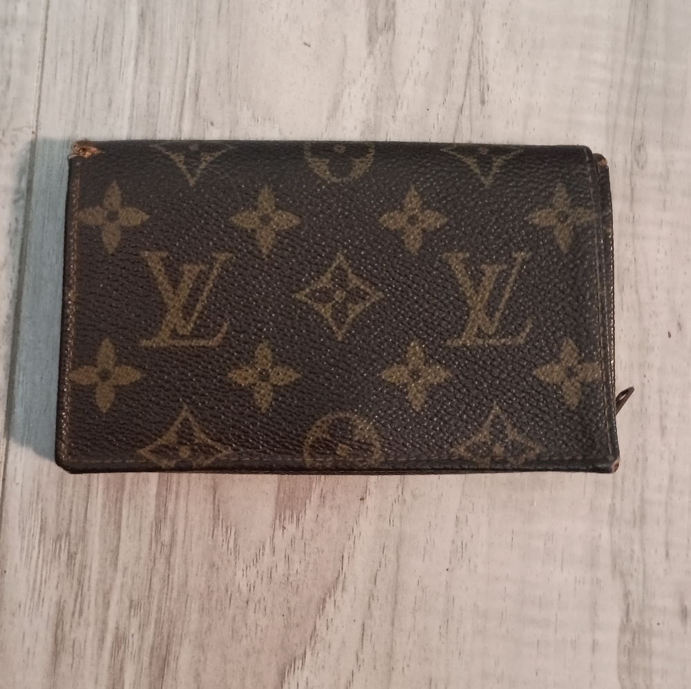 Louis Vuitton Monnaie Monogram wallet